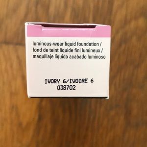 Mary Kay luminous foundation - Ivory 6